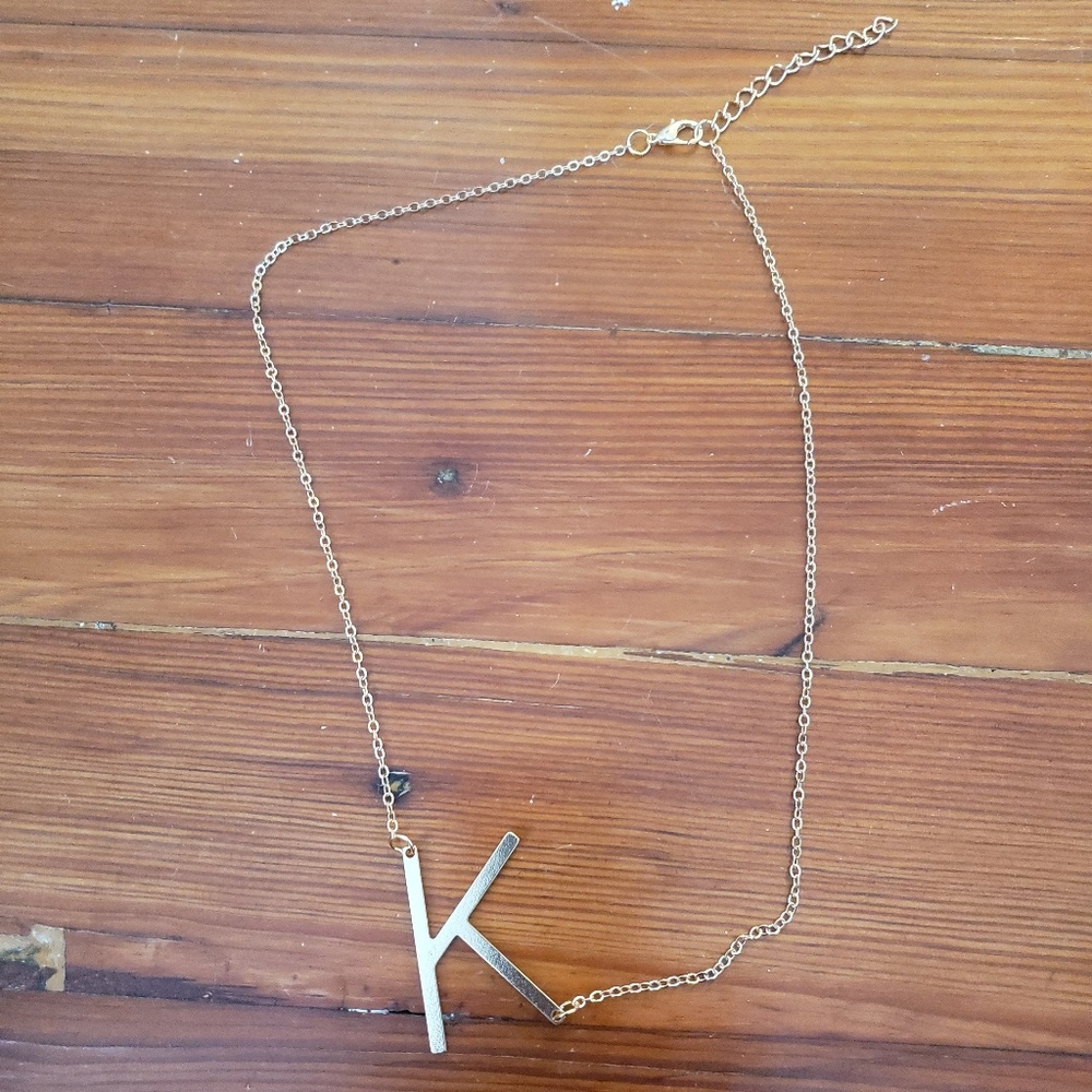 K inital necklace im gold